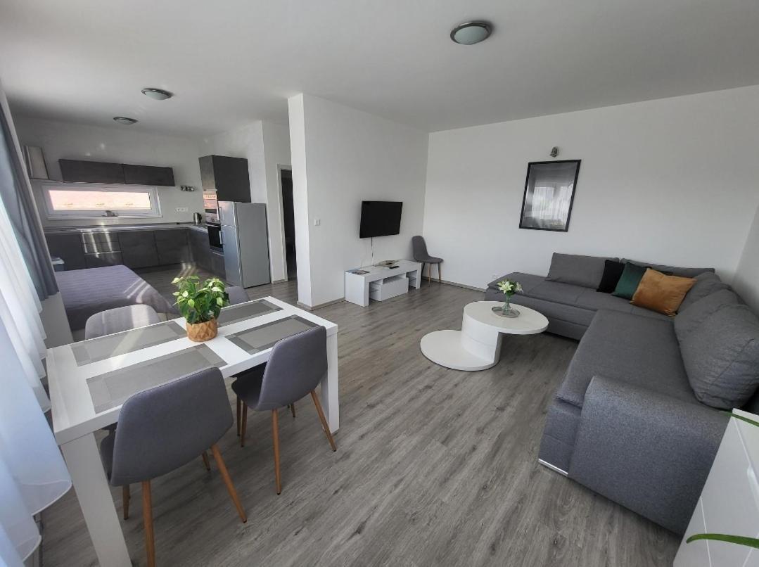 Apartman Gabriela Roudne Ngoại thất bức ảnh