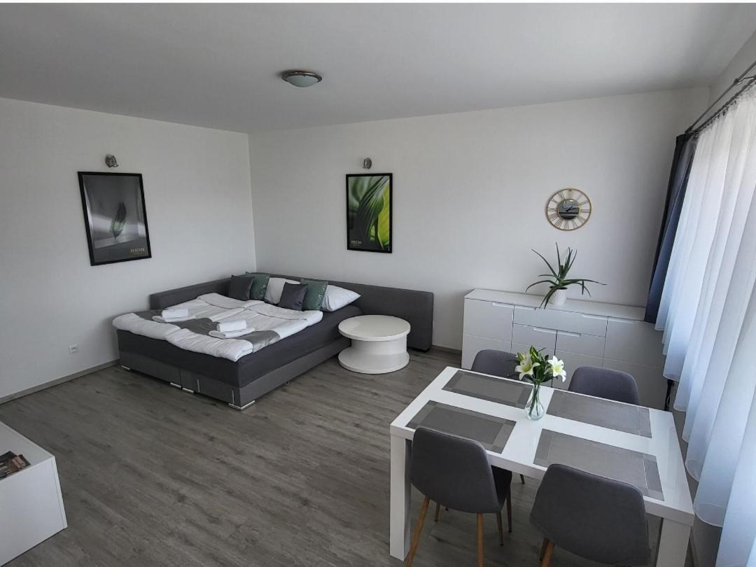 Apartman Gabriela Roudne Ngoại thất bức ảnh