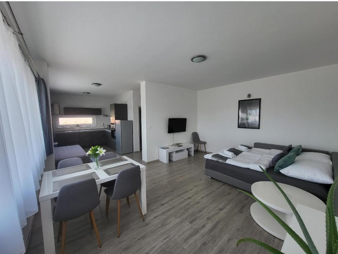 Apartman Gabriela Roudne Ngoại thất bức ảnh